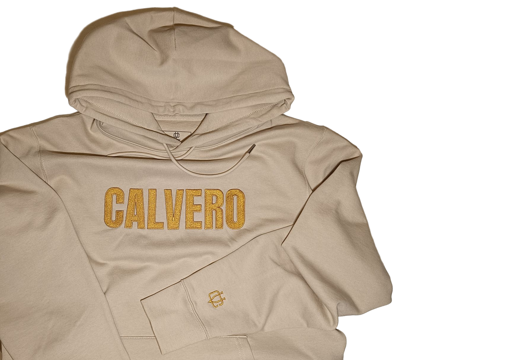 Beiger Calvero Hoodie mit goldener Stickerei auf der Vorderseite, flach liegend fotografiert.