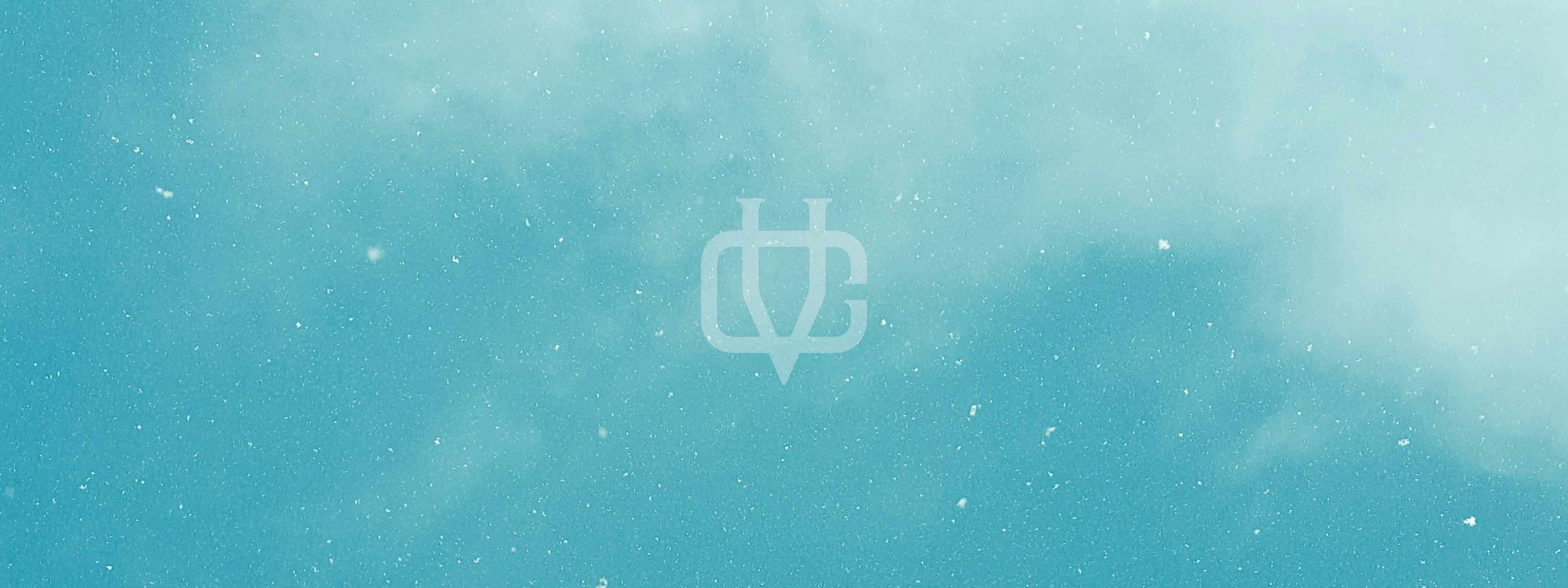 Türkisblauer Hintergrund mit hellem CALVERO® Logo in der Mitte, minimalistisches und modernes Design für das CALVERO® Journal.